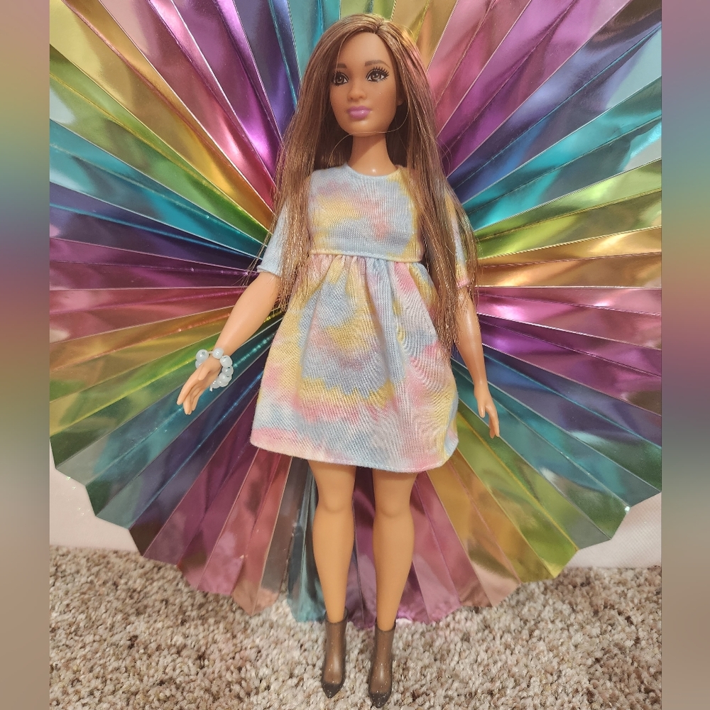 Mattel Fashionista curvy Barbie